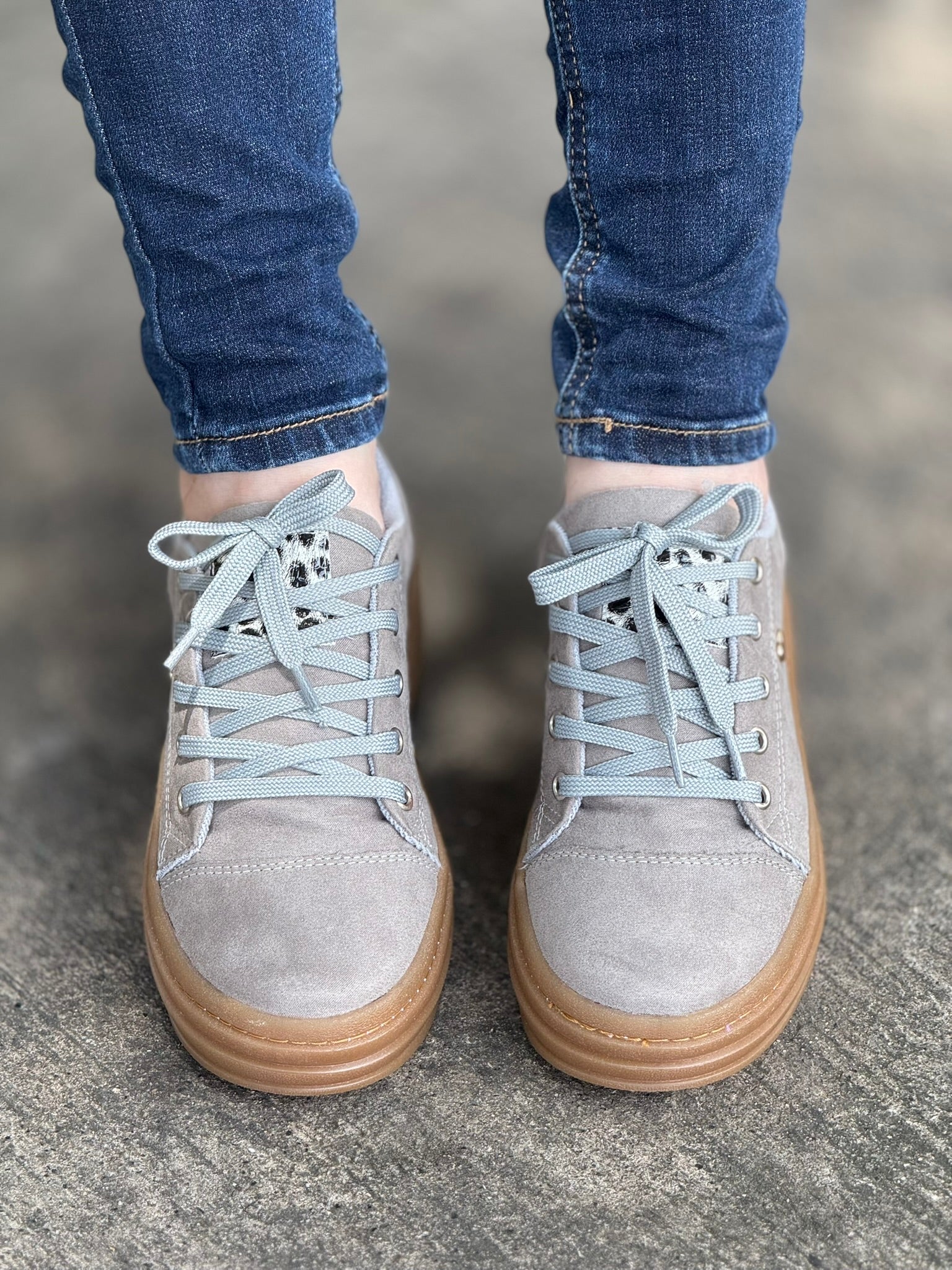 gid://shopify/MediaImage/24692323188830